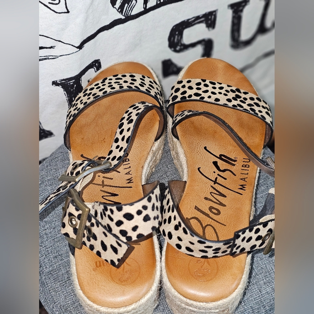 EUC Blowfish Women's Spotted Cheetah Cream and Black Sandals Sz 7 - Picture 11 of 12